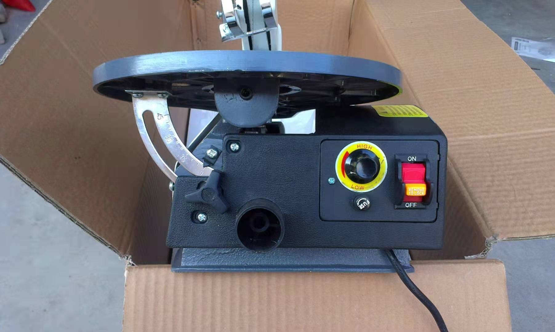 Wood Cutting Industrial Deskto - огляд і ціна Woodworking Saw
